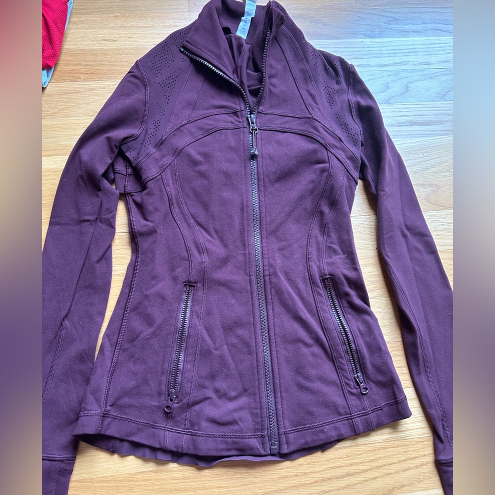 Like new lululemon maroon zip up with fun details.